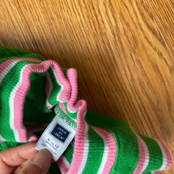 Green Sleeveless Toddler Outfit - Picture 10 of 11